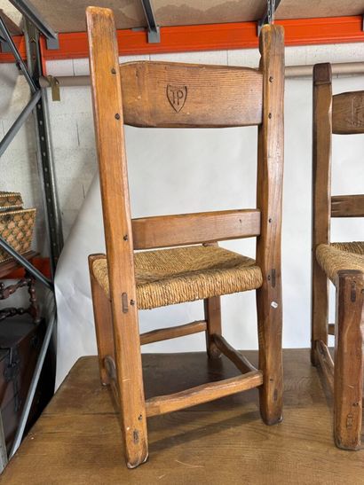 Set of oak dining room furniture consisting...