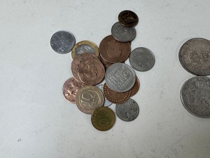 4 pièces en argent dont :
- 50 francs Hercule.
-...
