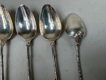 Série de 6 petites cuillères en argent 950/1000,...