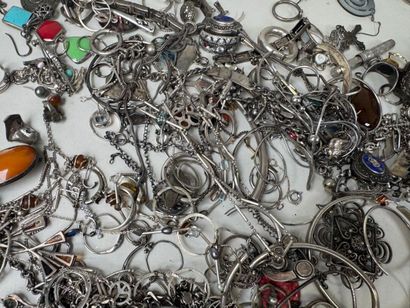 Important lot de bijoux fantaisies en argent,...