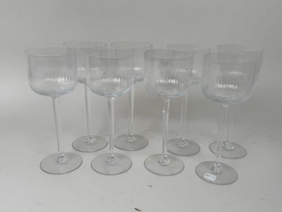 Série de 8 verres sur pieds en cristal à...