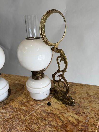 Pair of sconces in brass, ceramic and white...