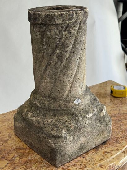 Reconstituted stone column.
38 x 22 x 22...