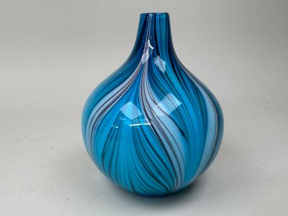 École, XXe.
Vase boule en verre sur fond...