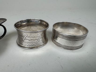 Lot en argent 950/1000 comprenant :
- deux...