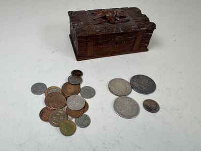 4 pièces en argent dont :
- 50 francs Hercule.
-...