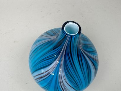 École, XXe.
Vase boule en verre sur fond...