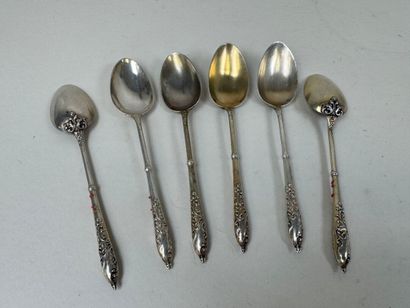 Série de 6 petites cuillères en argent 950/1000,...