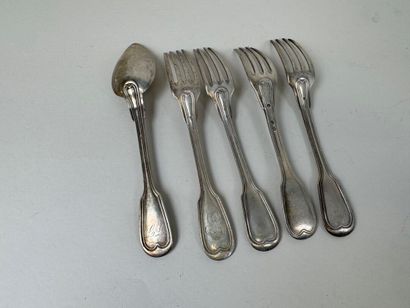 Lot de 4 fourchettes et une cuillère de table...