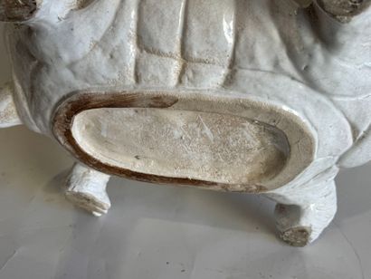 Ceramic cachepot featuring a turtle.
20th...