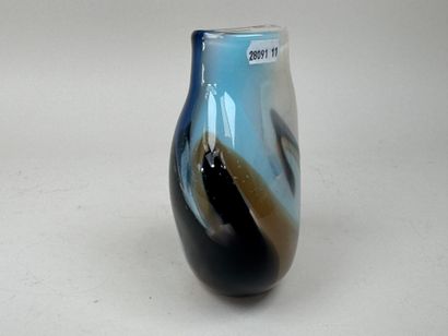 MDINA GLASS, Malte.
Vase de forme libre en...