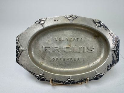 Étui à cigarettes en argent à décor de filets,...