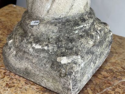 Reconstituted stone column.
38 x 22 x 22...