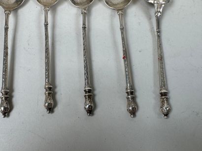 Série de 6 petites cuillères en argent 950/1000,...