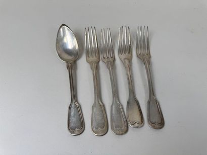 Lot de 4 fourchettes et une cuillère de table...