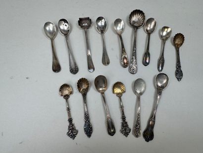 15 petites cuillères à sel en argent 950/1000,...