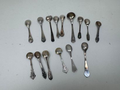 15 petites cuillères à sel en argent 950/1000,...