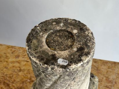 Reconstituted stone column.
38 x 22 x 22...