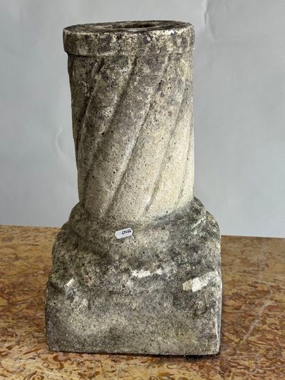 Reconstituted stone column.
38 x 22 x 22...