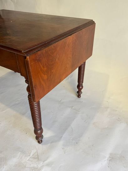 Walnut and walnut veneer drop-leaf table...