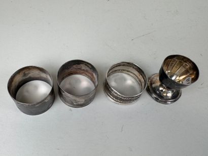 Petit coquetier et rond de serviette en argent...