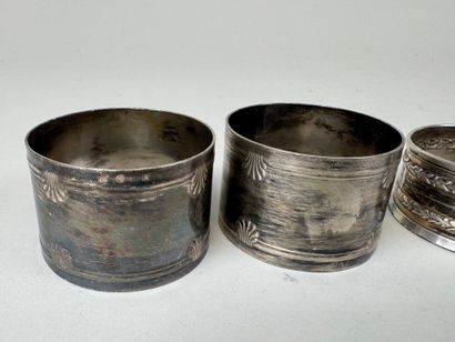 Petit coquetier et rond de serviette en argent...