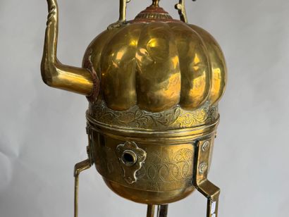 NORTH AFRICA.
Large kettle in copper, metal...