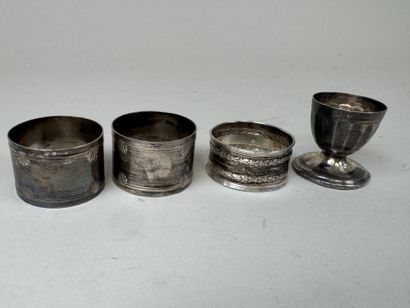Petit coquetier et rond de serviette en argent...