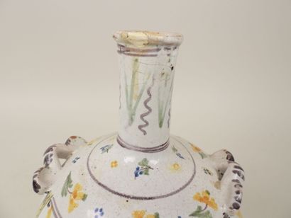 NEVERS, XIXe.
Gourde en faïence polychrome...