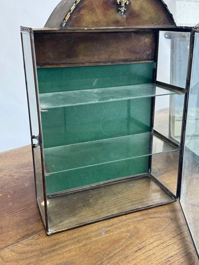 Set comprising:
- a brass and glass display...