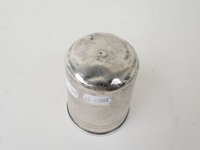 Timbale en argent 950/1000e à décor guilloché,...
