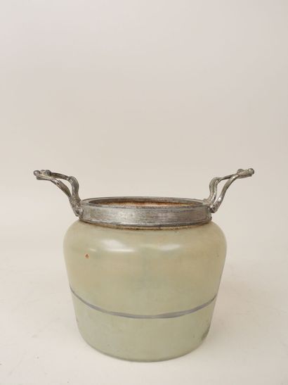 Pot à biscuits en verre émaillé à décor de...