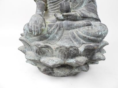 CHINE, XXe.
Bouddha assis sur un lotus. 
Sujet...