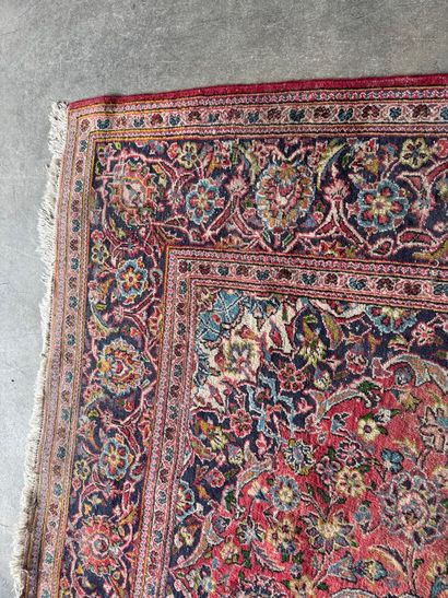 IRAN, 20th century.
Large hand-knotted wool...