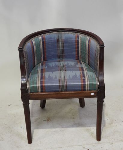 Fauteuil d'enfant en acajou, le dossier gondole,...
