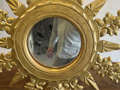 Circular view mirror in gilded wood, with...