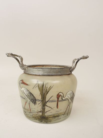 Pot à biscuits en verre émaillé à décor de...