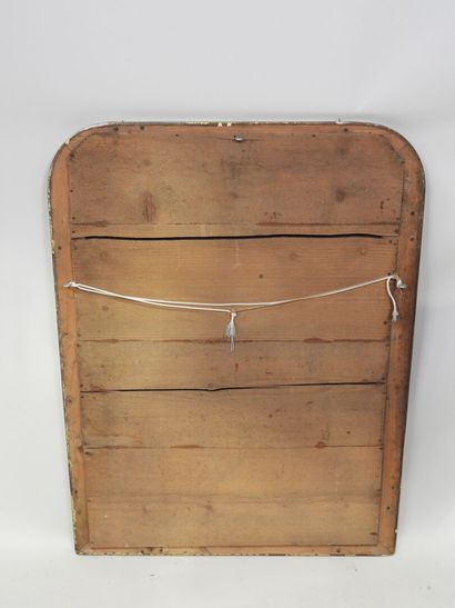 Miroir en bois et stuc doré.
Style LOUIS-PHILIPPE.
88...
