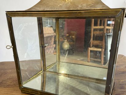 Set comprising:
- a brass and glass display...