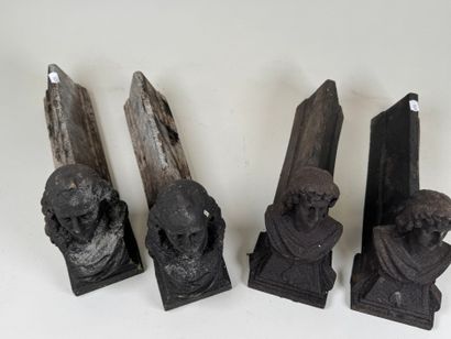 Deux paires de chenets en fonte à décor de...