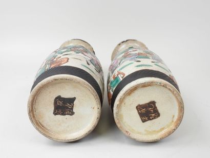 NANKIN, XIXe.
Paire de vases en faïence à...