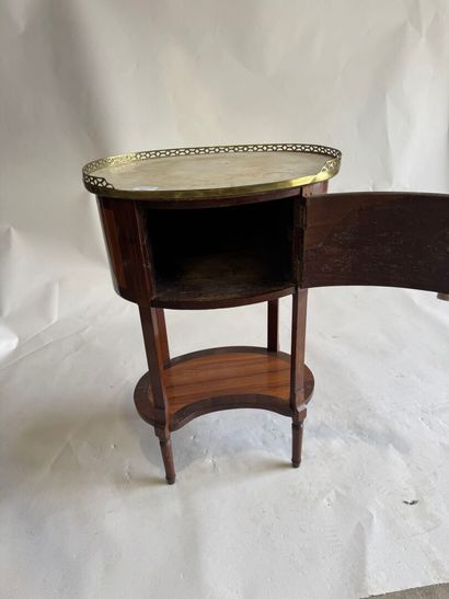 Oval-shaped bedside table in wood and veneer,...