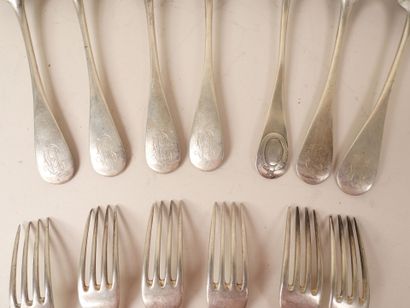 Lot de 7 cuillères et 6 fourchettes en argent...