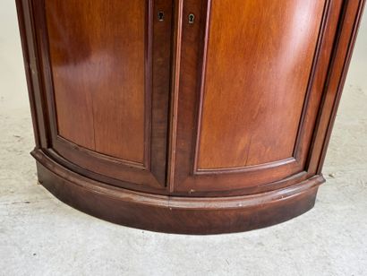Importante encoignure à hauteur d'appui en...