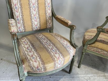 Deux fauteuils à la reine pouvant former...