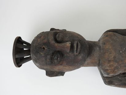 AFRIQUE. 
Sculpture en bois et métal à figure...
