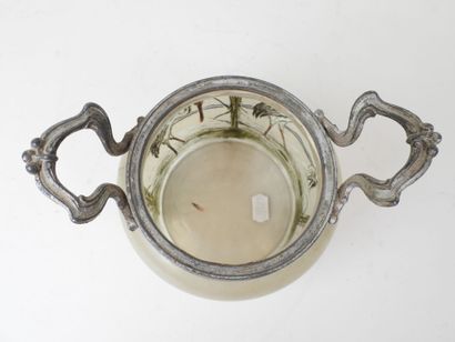 Pot à biscuits en verre émaillé à décor de...
