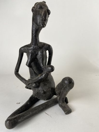 AFRIQUE, XXe.
Femme allaitant et homme fumant...