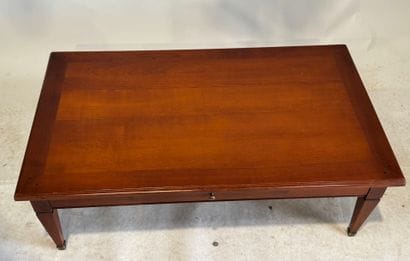 Table basse rectangulaire en merisier ouvrant...