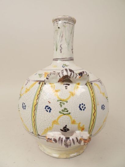 NEVERS, XIXe.
Gourde en faïence polychrome...